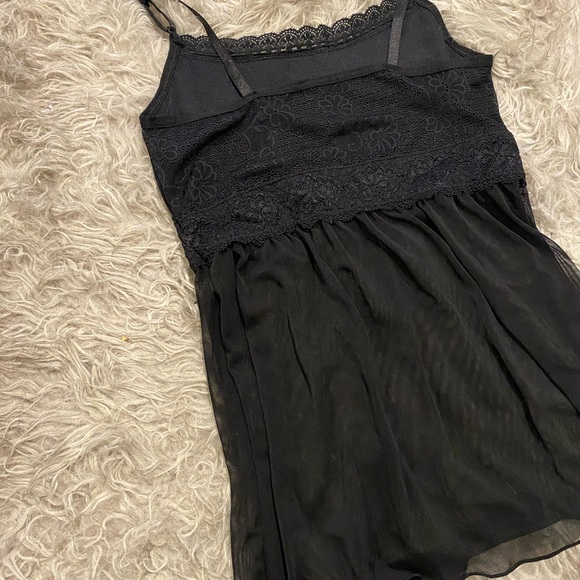 Veil and Lace Night Gown - Picture 8 of 12